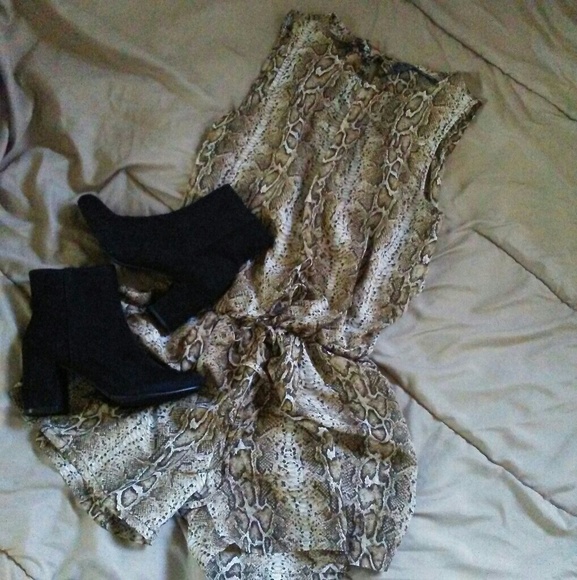 ✨✨Pythonidae Romper✨✨ - Picture 1 of 6